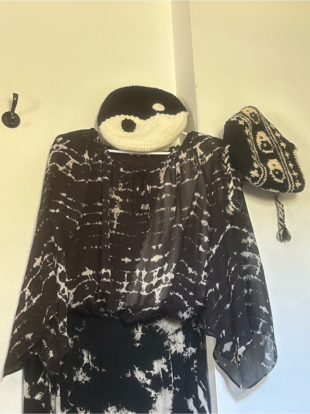 Black & White Tie-Dye Harempants with Batwing Top and Two Hats